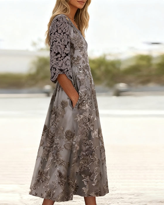 Klänning Med Runt Halsutsnitt Och Trekvartsärmar