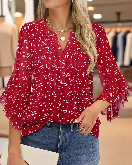 Blus Med Prickigt Mönster Och Volang