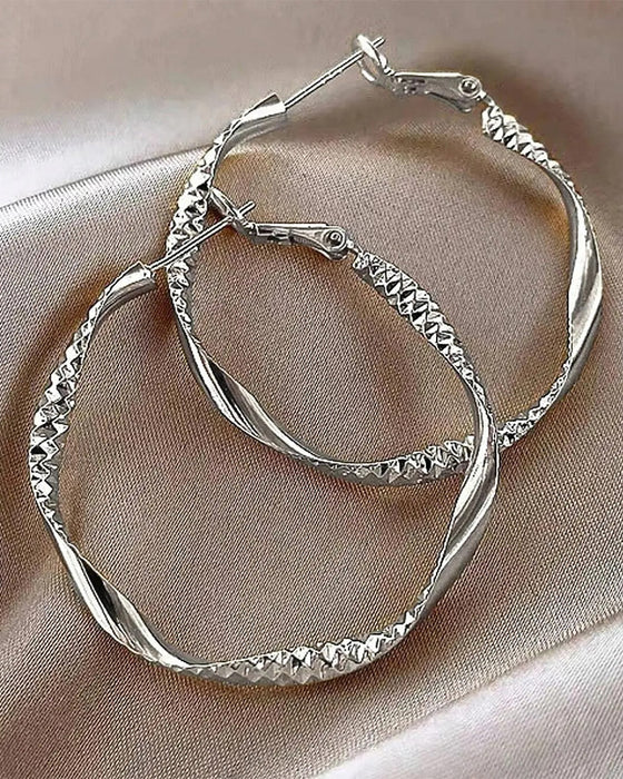 Minimalistisk Oregelbunden Vriden Ring Örhängen Elegant Texturerad Design