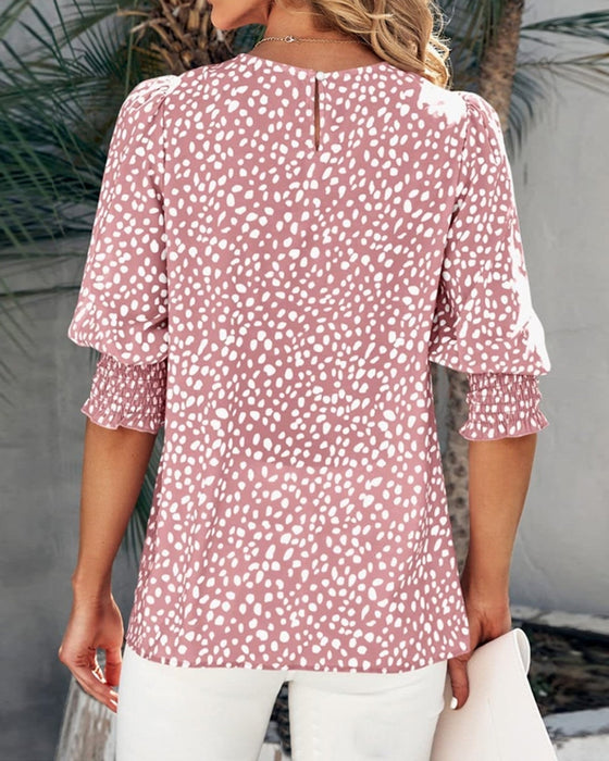 Blus med infällda muddar och tryck