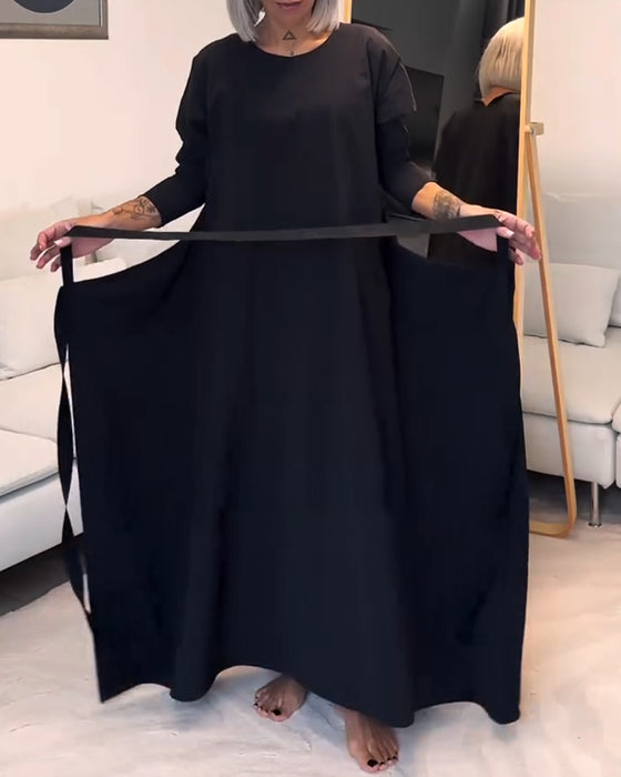 Mode enfärgad plisserad klänning med rund hals och spets