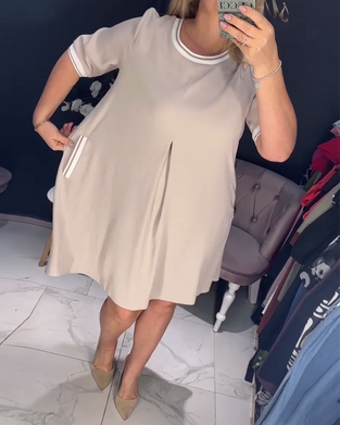 Klänning avslappnad elegant rund halsficka