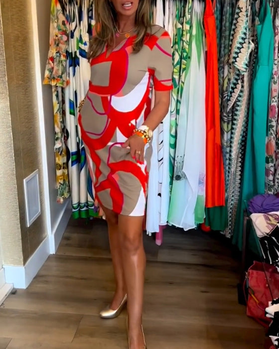 Rak klänning med tryck och V-ringning