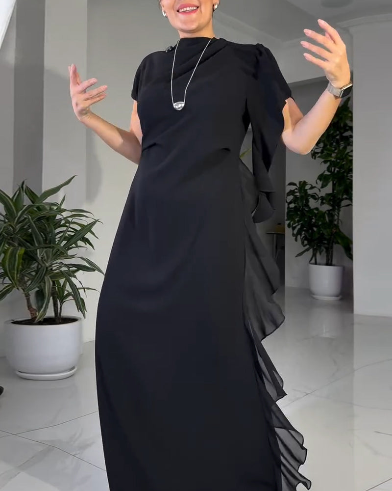 Modig Enfärgad Klänning Med Volangdesign