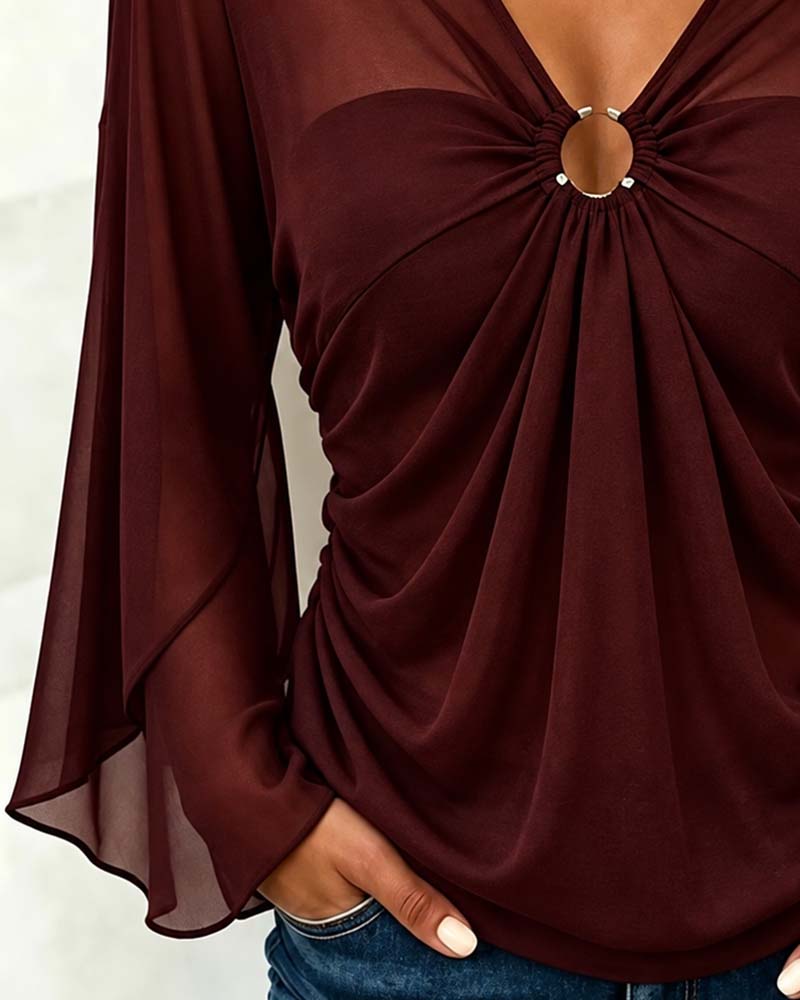 Blus V-Hals Metall Ring Twist