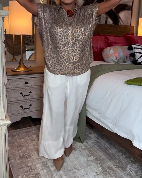 Blus avslappnad leopardmönstrad