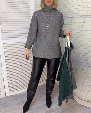 Avslappnad topp med turtleneck och tryck