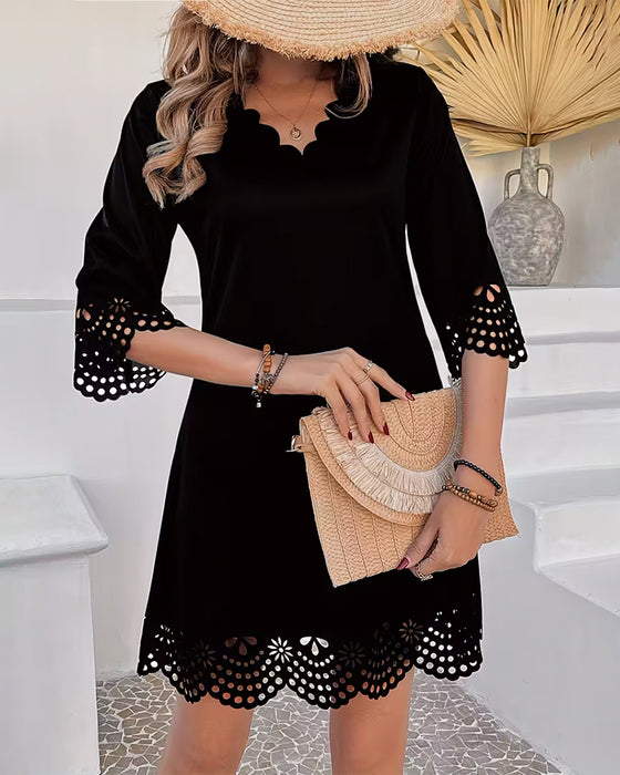 Vågig V-Ringad Klänning Med Utskärningar