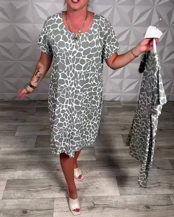 Klänning avslappnad med tryck och rund halsringning