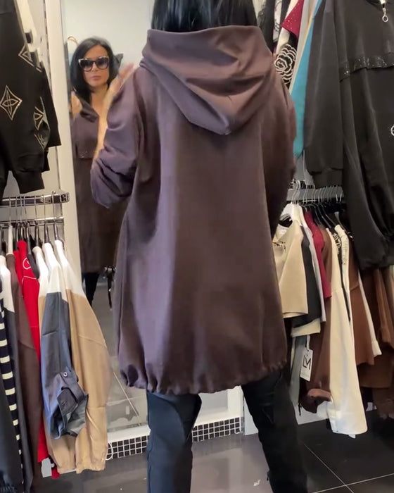 Modig Klänning Med Halvblix Och Huva