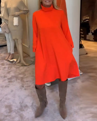 Enfärgad casual klänning med turtleneck