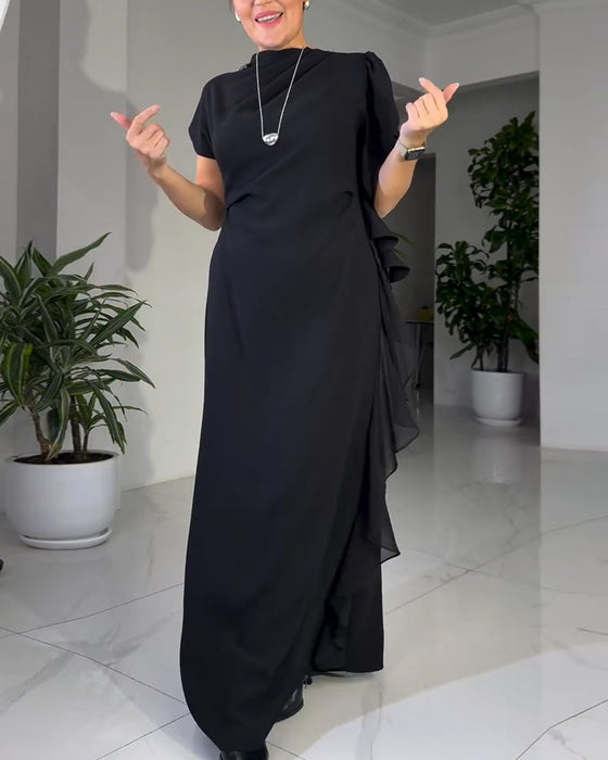 Modig Enfärgad Klänning Med Volangdesign