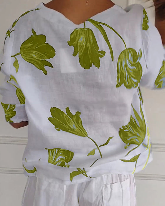 Blommig topp i bomull och linne med knappar