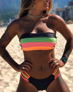 Sexiga bikinis med färgblocktryck