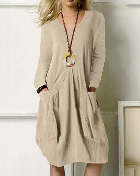 Enfärgad klänning med fickor