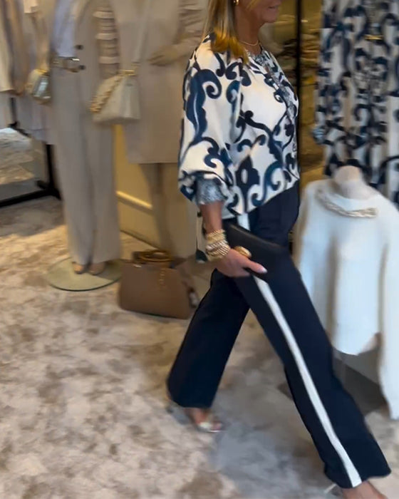 Blus i retromönster med lyktaärm