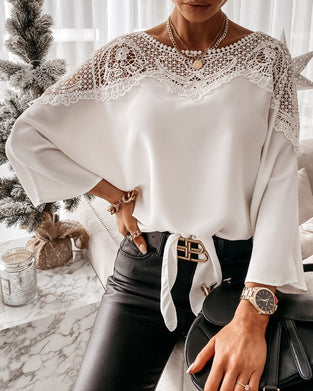 Topp med dolmanärm i spetskrage