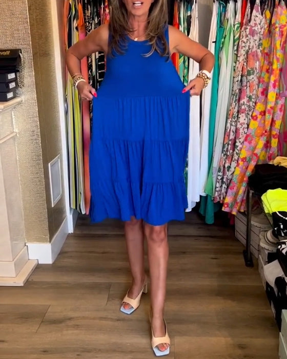 Ärmlös klänning med veckad passfor