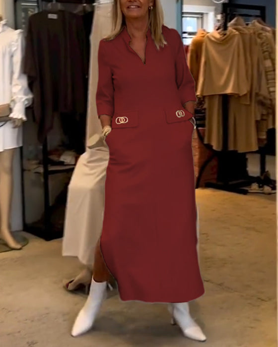 Enfärgad klänning med 3/4-ärm slits