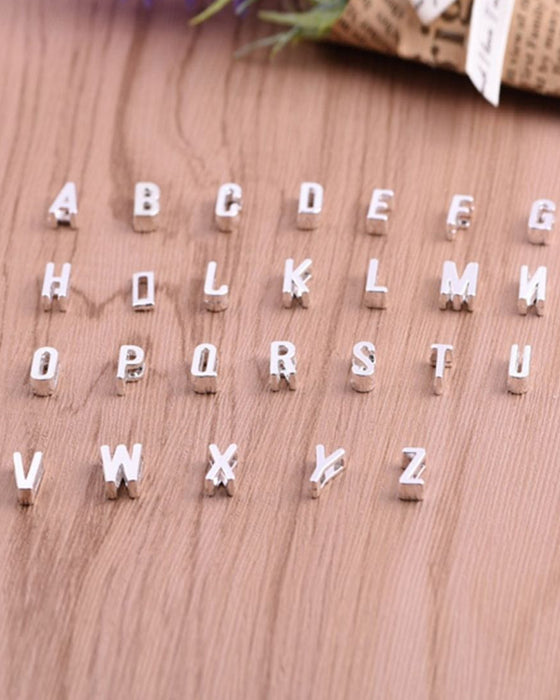 Enkelt persika hjärta bokstavshalsband