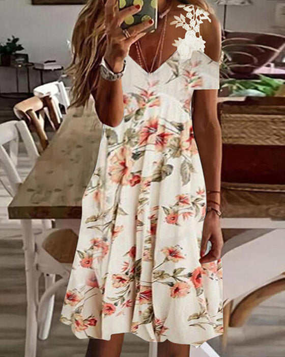 Blommig strandsolklänning