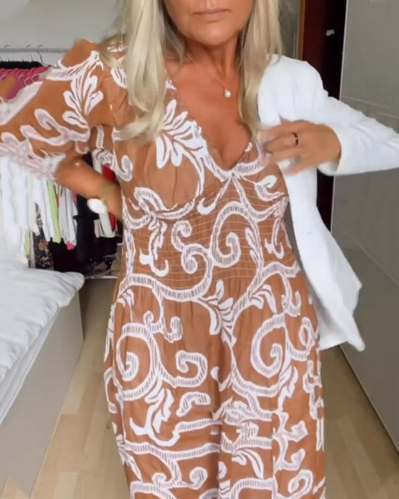 Avslappnad klänning med tryck och A-linje