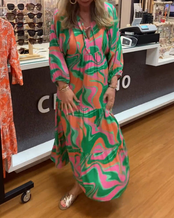 Maxiklänning med v-ringning och tryck