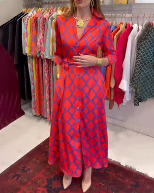 V-ringad skjortklänning med 3/4-ärmar