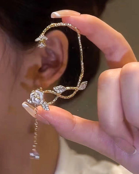 Orhängen med rosform med tofs