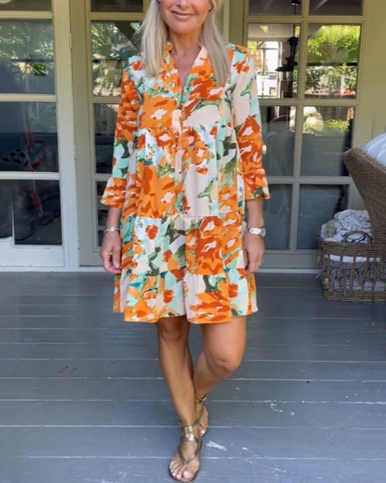 Klänning med V-ringning och blomtryck