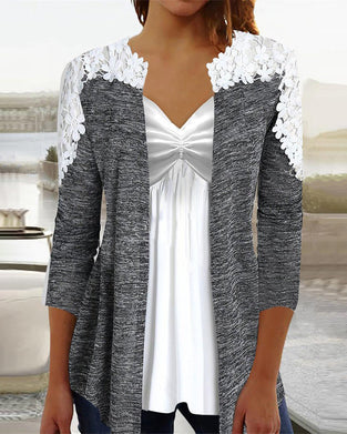 Elegant topp med V-ringning och spets