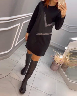 Klänning med konstnärlig touch och färgblockering