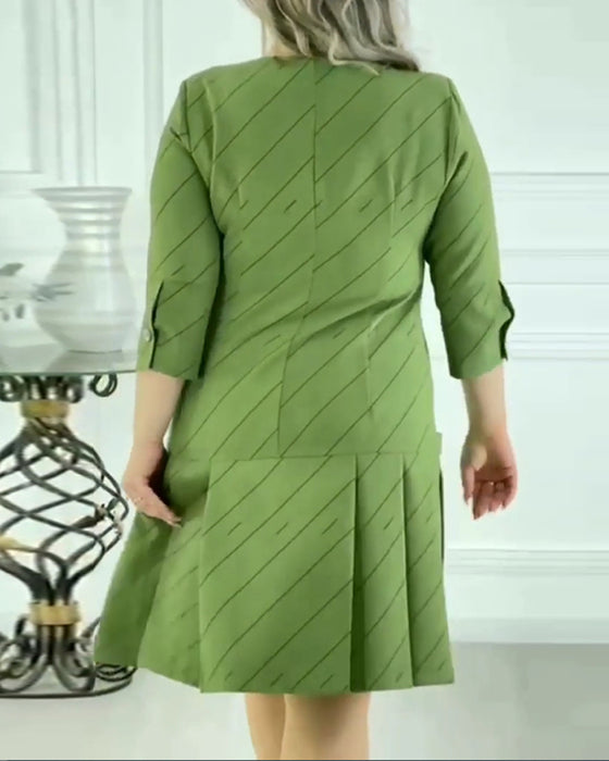 Elegant klänning med rund hals och tryck