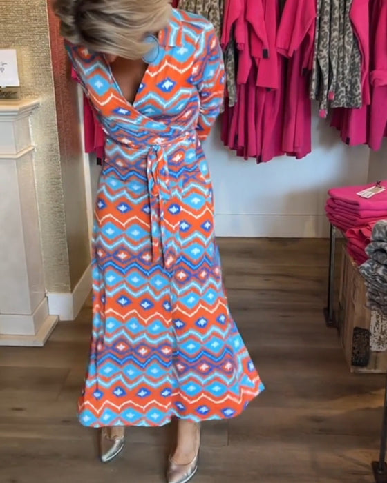 Färgglad tryckt klänning med axelband