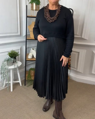 Elegant patchworkklänning med rund halsringning