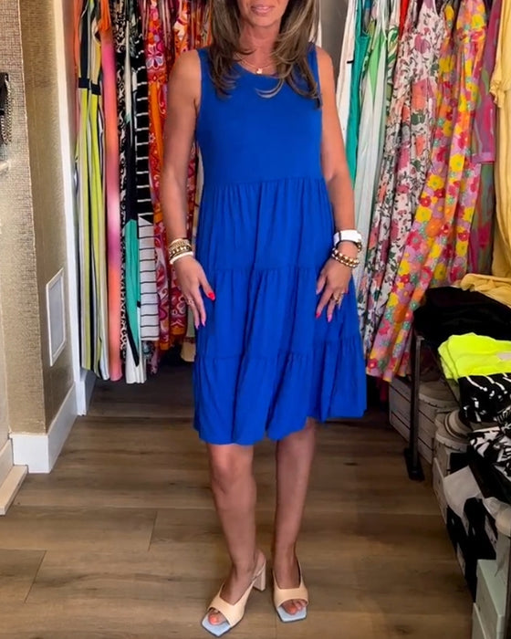 Ärmlös klänning med veckad passfor