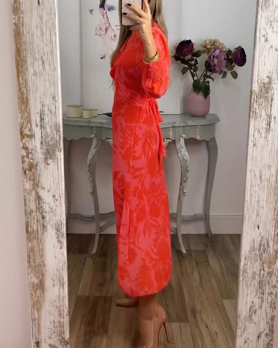 Klänning med V-ringning och nyp i midjan