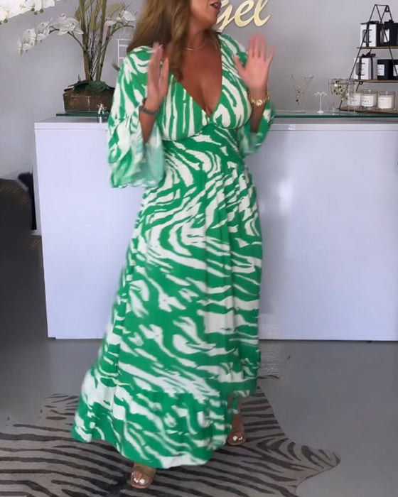 3/4-ärm klänning med v-ringning