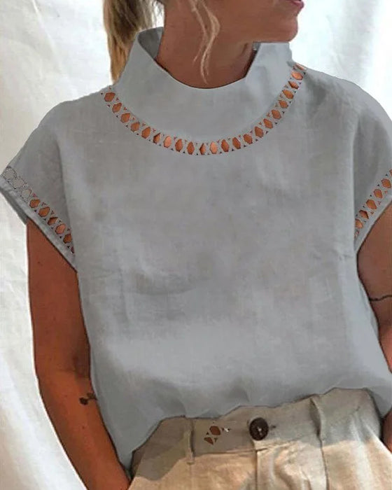 Enfärgad skjorta med spetsstativ krage