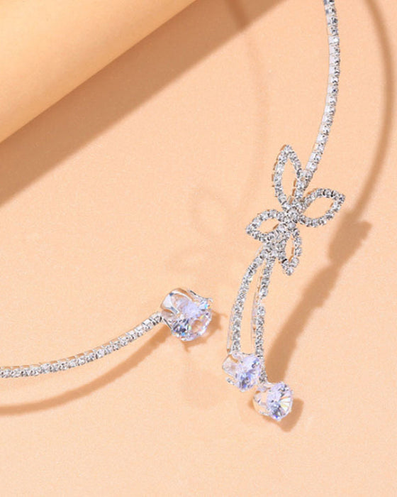 Halsband med fjäril