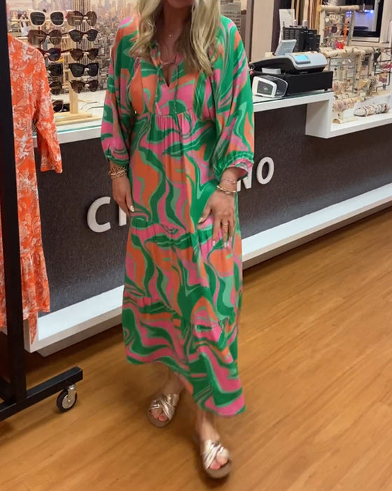 Maxiklänning med v-ringning och tryck