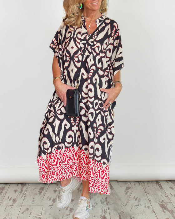 V-ringad klänning med tryck