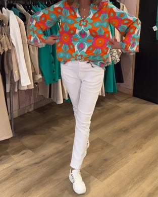 Blus med lösa, mångsidiga stilar och tryck