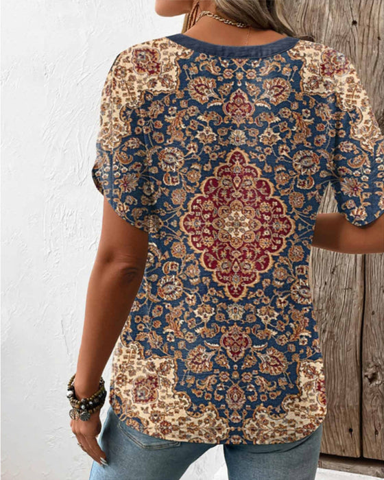 Topp med korta ärmar och retrostil