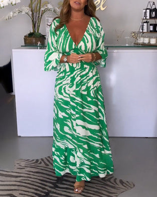 3/4-ärm klänning med v-ringning