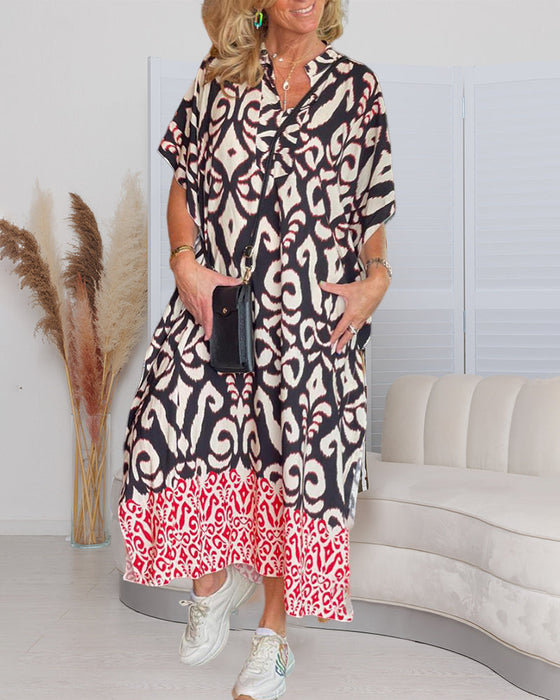 V-ringad klänning med tryck