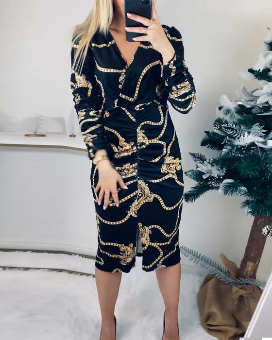 Klänning med slits och nyp i midjan