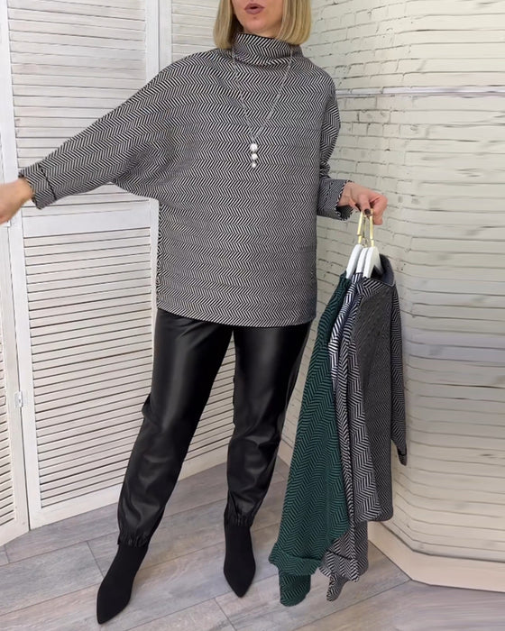 Avslappnad topp med turtleneck och tryck