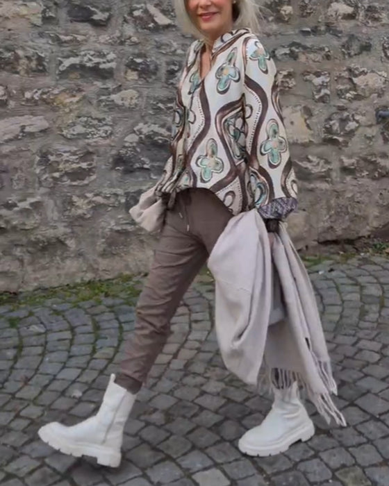 Blus med retrostil och långa ärmar