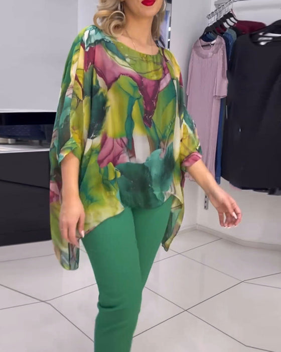 Tryckt blus med rund halsringning med fladdermusärm